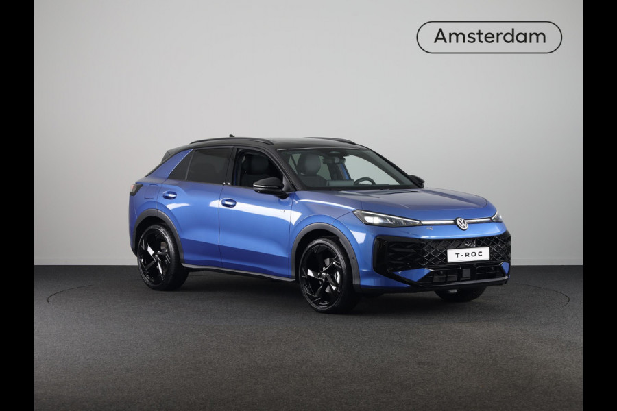 Volkswagen T-Roc R-Line First Edition 1.5 eTSI 110 kW / 150 PK SUV | Panoramaschuif-kanteldak | Assistance Pakket | Trekhaak | Black Style Pakket | Koplampverlichting matrix-led (IQ.LIGHT) | Elek. achterklep | Zwart dak