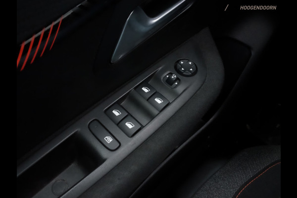 Peugeot 208 1.2 PureTech Active Pack Sport 100pk (APPLE CARPLAY,PARKEERSENSOREN,LM-VELGEN,LED,SPORTSTOELEN,CLIMATE,NIEUWE APK)