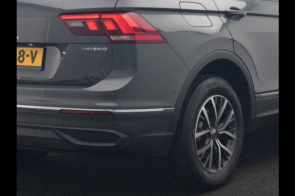 Volkswagen Tiguan 1.4 TSI Elegance Plug In Hybrid 245pk Dealer O.H PHEV | Trekhaak af Fabriek | Adaptive Cruise | Alcantara Sportstoelen Massage &  Verwarmd | Virtual | Keyless | Apple Carplay | BLIS |