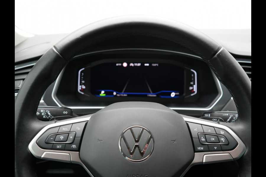 Volkswagen Tiguan 1.4 TSI Elegance Plug In Hybrid 245pk Dealer O.H PHEV | Trekhaak af Fabriek | Adaptive Cruise | Alcantara Sportstoelen Massage &  Verwarmd | Virtual | Keyless | Apple Carplay | BLIS |