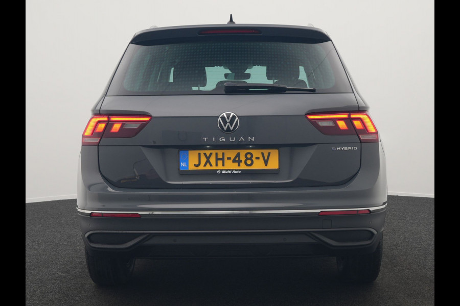 Volkswagen Tiguan 1.4 TSI Elegance Plug In Hybrid 245pk Dealer O.H PHEV | Trekhaak af Fabriek | Adaptive Cruise | Alcantara Sportstoelen Massage &  Verwarmd | Virtual | Keyless | Apple Carplay | BLIS |