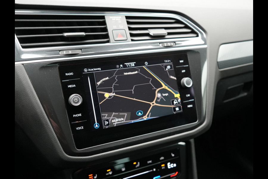 Volkswagen Tiguan 1.4 TSI Elegance Plug In Hybrid 245pk Dealer O.H PHEV | Trekhaak af Fabriek | Adaptive Cruise | Alcantara Sportstoelen Massage &  Verwarmd | Virtual | Keyless | Apple Carplay | BLIS |