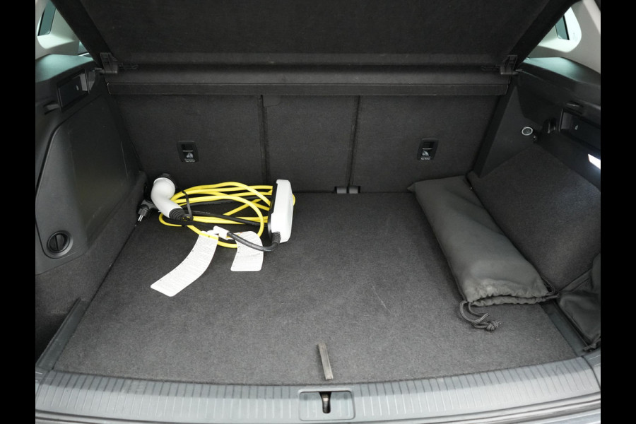 Volkswagen Tiguan 1.4 TSI Elegance Plug In Hybrid 245pk Dealer O.H PHEV | Trekhaak af Fabriek | Adaptive Cruise | Alcantara Sportstoelen Massage &  Verwarmd | Virtual | Keyless | Apple Carplay | BLIS |