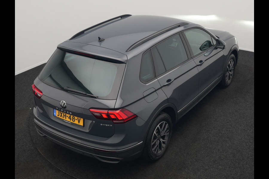 Volkswagen Tiguan 1.4 TSI Elegance Plug In Hybrid 245pk Dealer O.H PHEV | Trekhaak af Fabriek | Adaptive Cruise | Alcantara Sportstoelen Massage &  Verwarmd | Virtual | Keyless | Apple Carplay | BLIS |