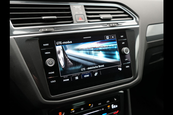 Volkswagen Tiguan 1.4 TSI Elegance Plug In Hybrid 245pk Dealer O.H PHEV | Trekhaak af Fabriek | Adaptive Cruise | Alcantara Sportstoelen Massage &  Verwarmd | Virtual | Keyless | Apple Carplay | BLIS |