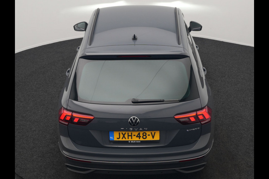 Volkswagen Tiguan 1.4 TSI Elegance Plug In Hybrid 245pk Dealer O.H PHEV | Trekhaak af Fabriek | Adaptive Cruise | Alcantara Sportstoelen Massage &  Verwarmd | Virtual | Keyless | Apple Carplay | BLIS |