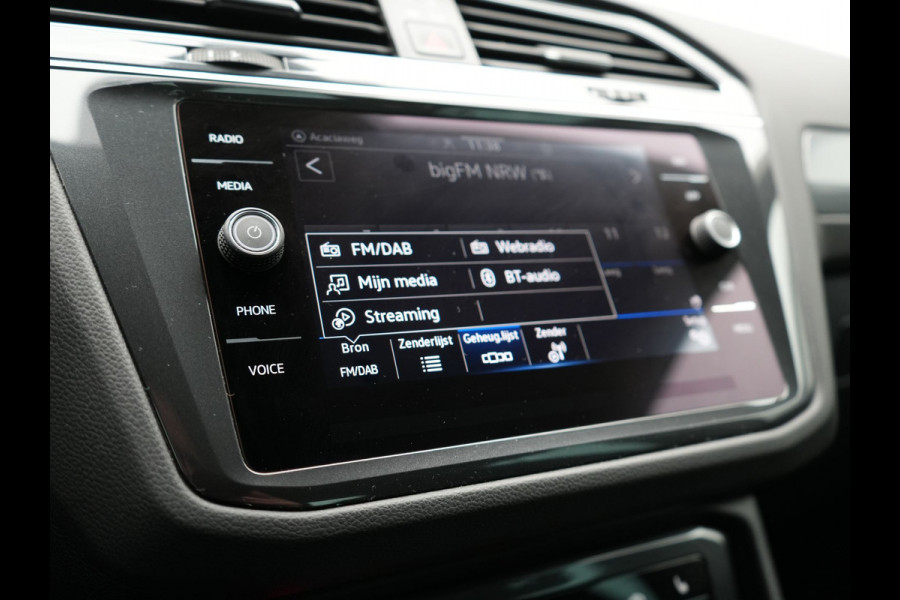 Volkswagen Tiguan 1.4 TSI Elegance Plug In Hybrid 245pk Dealer O.H PHEV | Trekhaak af Fabriek | Adaptive Cruise | Alcantara Sportstoelen Massage &  Verwarmd | Virtual | Keyless | Apple Carplay | BLIS |