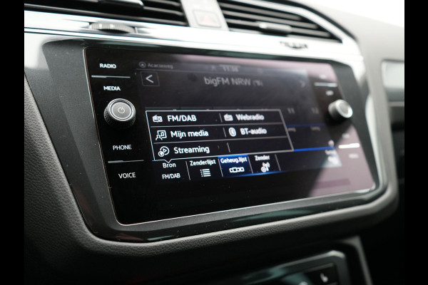 Volkswagen Tiguan 1.4 TSI Elegance Plug In Hybrid 245pk Dealer O.H PHEV | Trekhaak af Fabriek | Adaptive Cruise | Alcantara Sportstoelen Massage &  Verwarmd | Virtual | Keyless | Apple Carplay | BLIS |