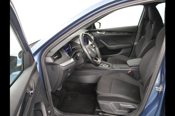 Škoda Octavia 1.0 e-TSI Sport | Trekhaak | Camera | Side Assist | Carplay | Sfeerverlichting | Navigatie | Sportstoelen | Full LED | 17'' | Digital Cockpit | Climate control | Bluetooth | Cruise control