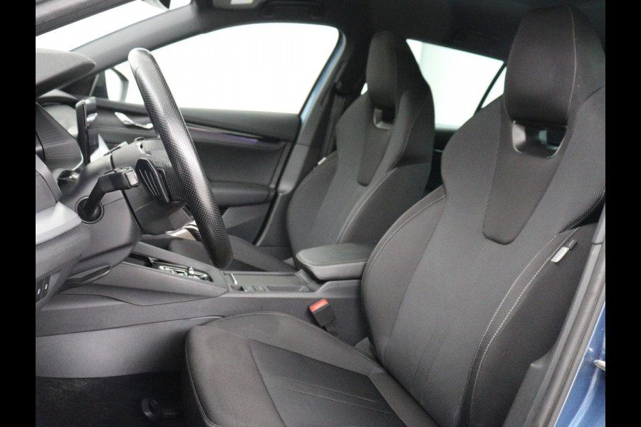 Škoda Octavia 1.0 e-TSI Sport | Trekhaak | Camera | Side Assist | Carplay | Sfeerverlichting | Navigatie | Sportstoelen | Full LED | 17'' | Digital Cockpit | Climate control | Bluetooth | Cruise control