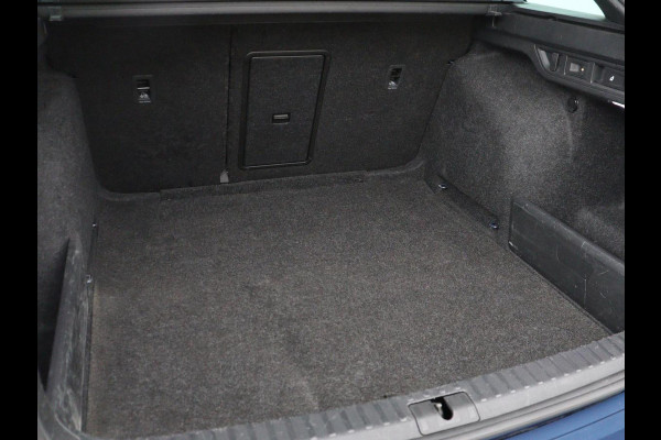 Škoda Octavia 1.0 e-TSI Sport | Trekhaak | Camera | Side Assist | Carplay | Sfeerverlichting | Navigatie | Sportstoelen | Full LED | 17'' | Digital Cockpit | Climate control | Bluetooth | Cruise control