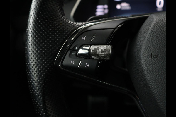 Škoda Octavia 1.0 e-TSI Sport | Trekhaak | Camera | Side Assist | Carplay | Sfeerverlichting | Navigatie | Sportstoelen | Full LED | 17'' | Digital Cockpit | Climate control | Bluetooth | Cruise control