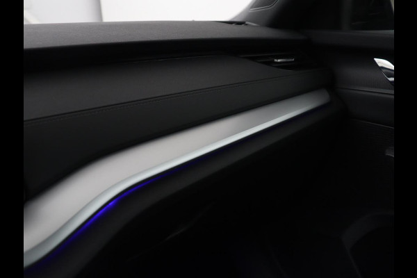 Škoda Octavia 1.0 e-TSI Sport | Trekhaak | Camera | Side Assist | Carplay | Sfeerverlichting | Navigatie | Sportstoelen | Full LED | 17'' | Digital Cockpit | Climate control | Bluetooth | Cruise control