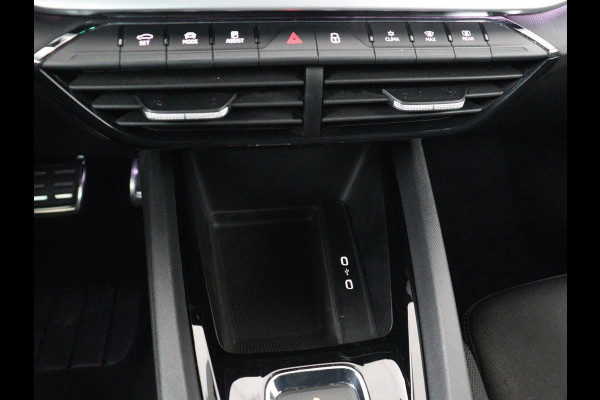 Škoda Octavia 1.0 e-TSI Sport | Trekhaak | Camera | Side Assist | Carplay | Sfeerverlichting | Navigatie | Sportstoelen | Full LED | 17'' | Digital Cockpit | Climate control | Bluetooth | Cruise control