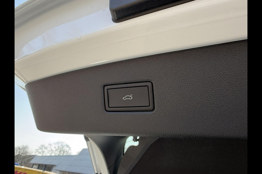 Ford Capri Premium Extended Range RWD 77 kWh | 285pk Ford Voorraad | Elektrische Wegklapbare Trekhaak | Driver Assistance Pack | Frozen White