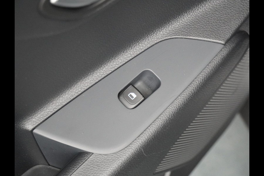 Kia Stonic 1.0 T-GDi MHEV DynamicPlusLine - Apple/Android Carplay - Navigatie - Cruise Control - Stoel/Stuurverwarming - Lichtmetalen Velgen - Fabrieksgarantie Tot 2032