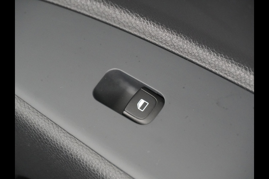 Kia Stonic 1.0 T-GDi MHEV DynamicPlusLine - Apple/Android Carplay - Navigatie - Cruise Control - Stoel/Stuurverwarming - Lichtmetalen Velgen - Fabrieksgarantie Tot 2032