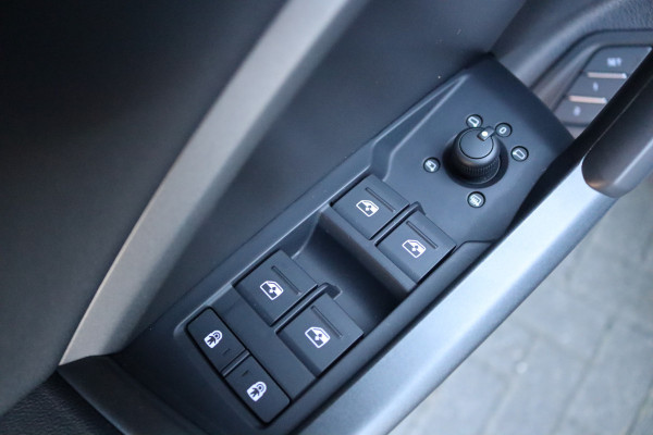 Audi Q3 Sportback 45 TFSI e PHEV Automaat S-Line/Navigatie/Elektr.-trekhaak/Stoelverwarming/19-Inch/Keyfree