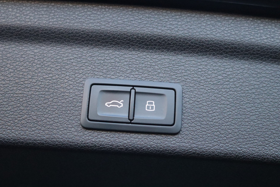 Audi Q3 Sportback 45 TFSI e PHEV Automaat S-Line/Navigatie/Elektr.-trekhaak/Stoelverwarming/19-Inch/Keyfree