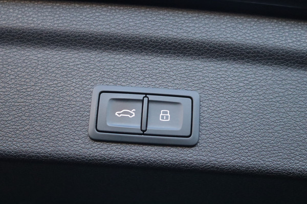 Audi Q3 Sportback 45 TFSI e PHEV Automaat S-Line/Navigatie/Elektr.-trekhaak/Stoelverwarming/19-Inch/Keyfree