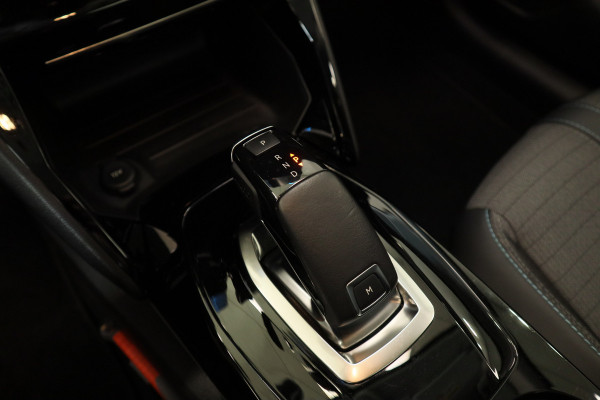 Peugeot 208 1.2 PureTech Allure Panoramadak Navigatie Full-led