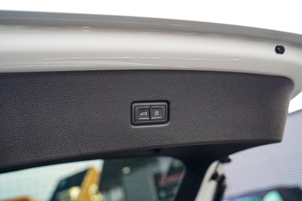 Audi Q8 55 TFSI e Quattro Pro Line S | Bang&Olufsen | BTW | Panorama | RS-zetels | Adaptieve Cruise | Elek Trekhaak | Memory | 360