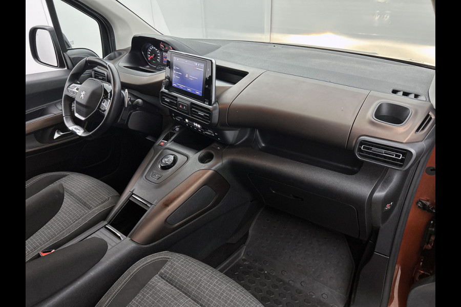 Peugeot Rifter Long 1.2 131PK Automaat GT 7pers. * Distributie vv.bij 95Dkm * / Trekhaak / Airco-ecc. / Pdc+Camera / Navigatie / 2xSchuifdeur / Apk 03-2027