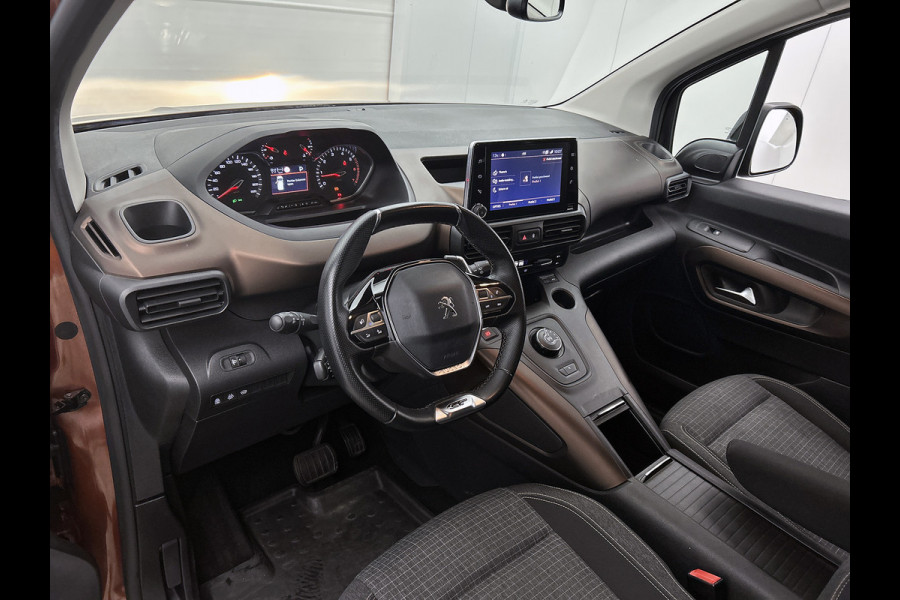 Peugeot Rifter Long 1.2 131PK Automaat GT 7pers. * Distributie vv.bij 95Dkm * / Trekhaak / Airco-ecc. / Pdc+Camera / Navigatie / 2xSchuifdeur / Apk 03-2027