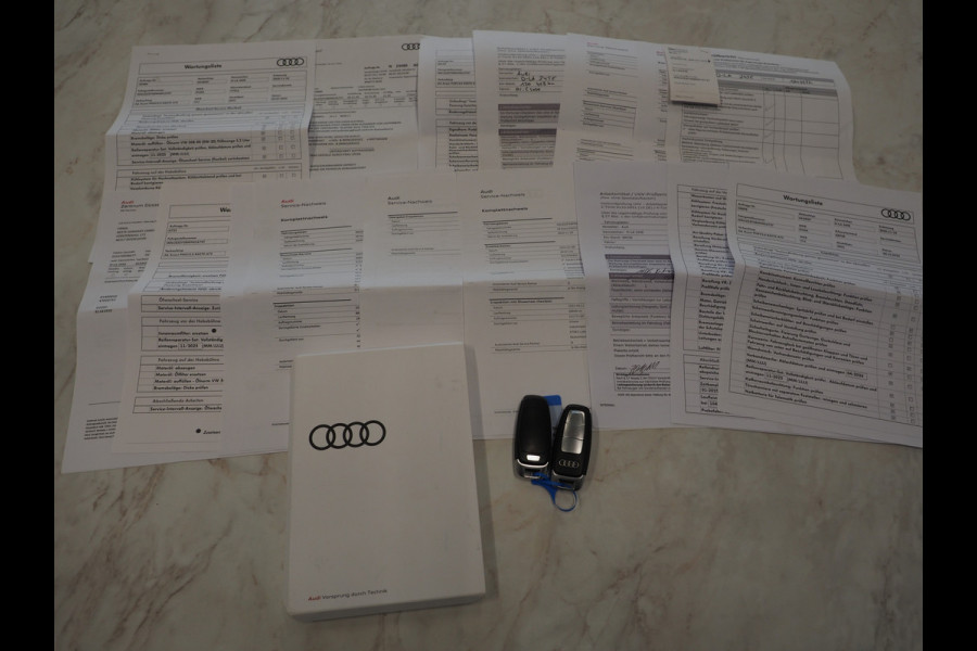 Audi A6 Avant 55 TFSI e quattro Competition Full Black | Panoramadak | Trekhaak | HUD | Adaptive Cruise | Camera | Carplay