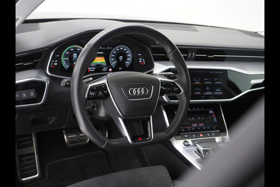 Audi A6 Avant 55 TFSI e quattro Competition Full Black | Panoramadak | Trekhaak | HUD | Adaptive Cruise | Camera | Carplay