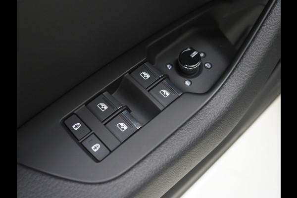 Audi A6 Avant 55 TFSI e quattro Competition Full Black | Panoramadak | Trekhaak | HUD | Adaptive Cruise | Camera | Carplay