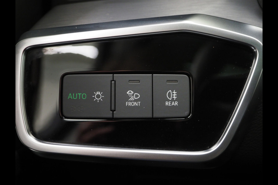 Audi A6 Avant 55 TFSI e quattro Competition Full Black | Panoramadak | Trekhaak | HUD | Adaptive Cruise | Camera | Carplay