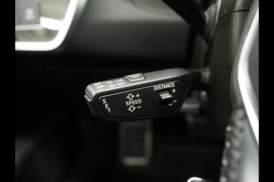 Audi A6 Avant 55 TFSI e quattro Competition Full Black | Panoramadak | Trekhaak | HUD | Adaptive Cruise | Camera | Carplay