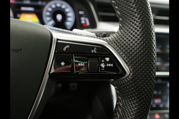 Audi A6 Avant 55 TFSI e quattro Competition Full Black | Panoramadak | Trekhaak | HUD | Adaptive Cruise | Camera | Carplay