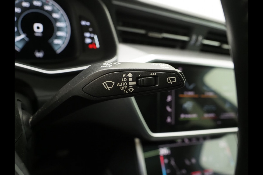 Audi A6 Avant 55 TFSI e quattro Competition Full Black | Panoramadak | Trekhaak | HUD | Adaptive Cruise | Camera | Carplay