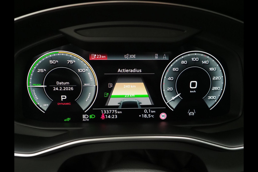Audi A6 Avant 55 TFSI e quattro Competition Full Black | Panoramadak | Trekhaak | HUD | Adaptive Cruise | Camera | Carplay