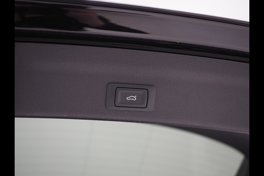 Audi A6 Avant 55 TFSI e quattro Competition Full Black | Panoramadak | Trekhaak | HUD | Adaptive Cruise | Camera | Carplay