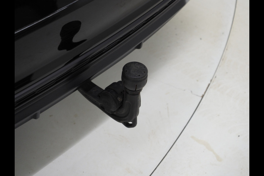 Audi A6 Avant 55 TFSI e quattro Competition Full Black | Panoramadak | Trekhaak | HUD | Adaptive Cruise | Camera | Carplay