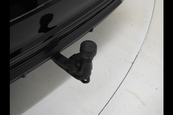 Audi A6 Avant 55 TFSI e quattro Competition Full Black | Panoramadak | Trekhaak | HUD | Adaptive Cruise | Camera | Carplay