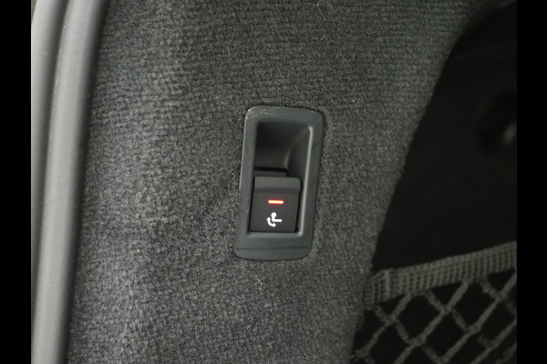 Audi A6 Avant 55 TFSI e quattro Competition Full Black | Panoramadak | Trekhaak | HUD | Adaptive Cruise | Camera | Carplay