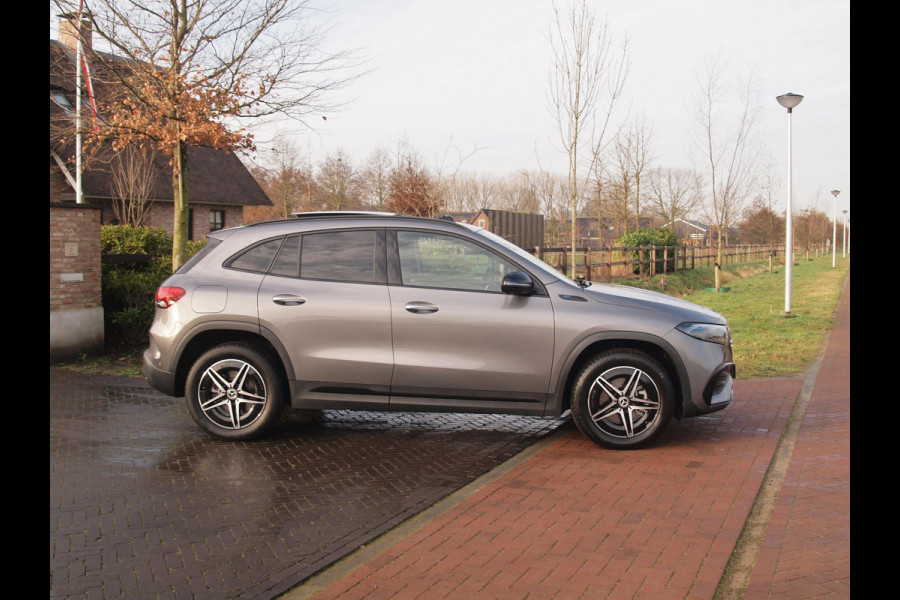 Mercedes-Benz EQA 250 Business Solution AMG 67 kWh | SOH 98% | Panoramadak | Head-Up Display | 360 Camera | Sfeerverlichting | Burmester | NL-Auto |