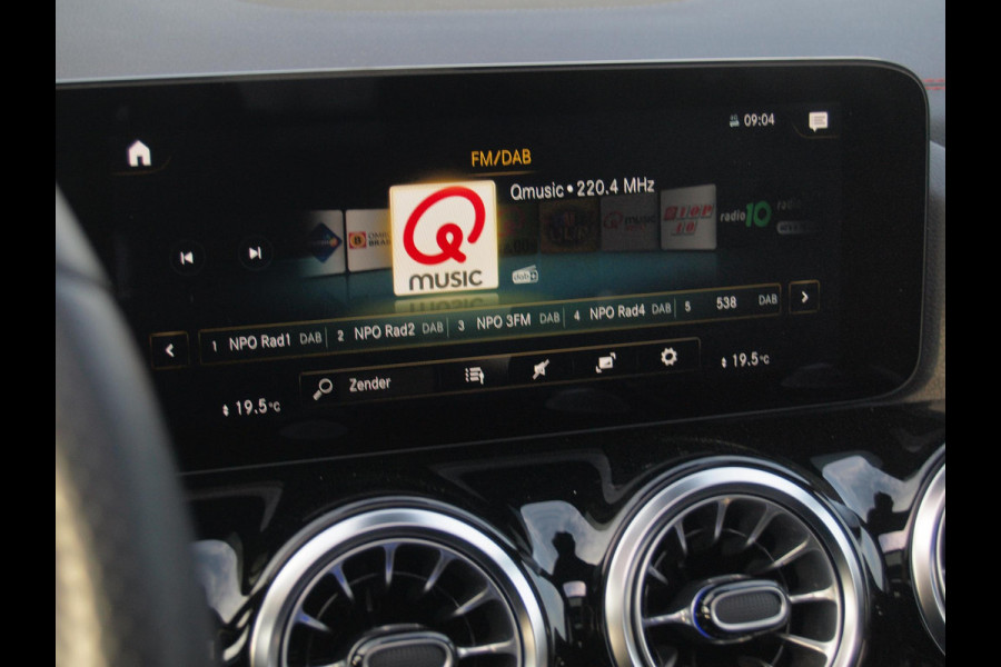 Mercedes-Benz EQA 250 Business Solution AMG 67 kWh | SOH 98% | Panoramadak | Head-Up Display | 360 Camera | Sfeerverlichting | Burmester | NL-Auto |