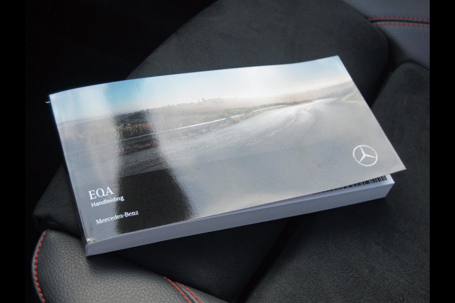 Mercedes-Benz EQA 250 Business Solution AMG 67 kWh | SOH 98% | Panoramadak | Head-Up Display | 360 Camera | Sfeerverlichting | Burmester | NL-Auto |