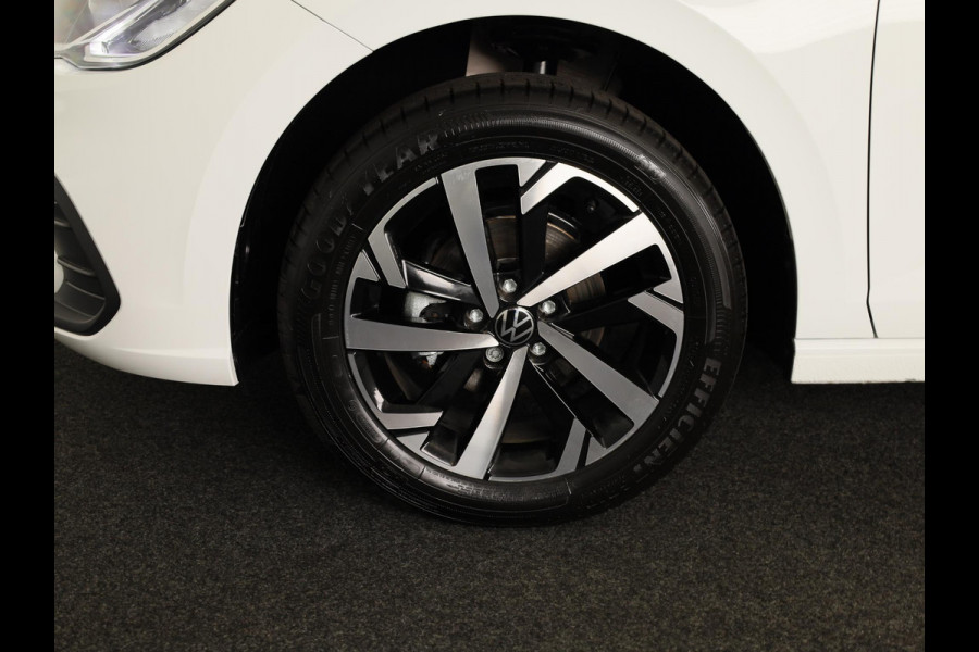 Volkswagen Polo GP Life Edition 1.0 95 pk 5 versn. Hand | 15" LM | Stoelverwarming | Camera |