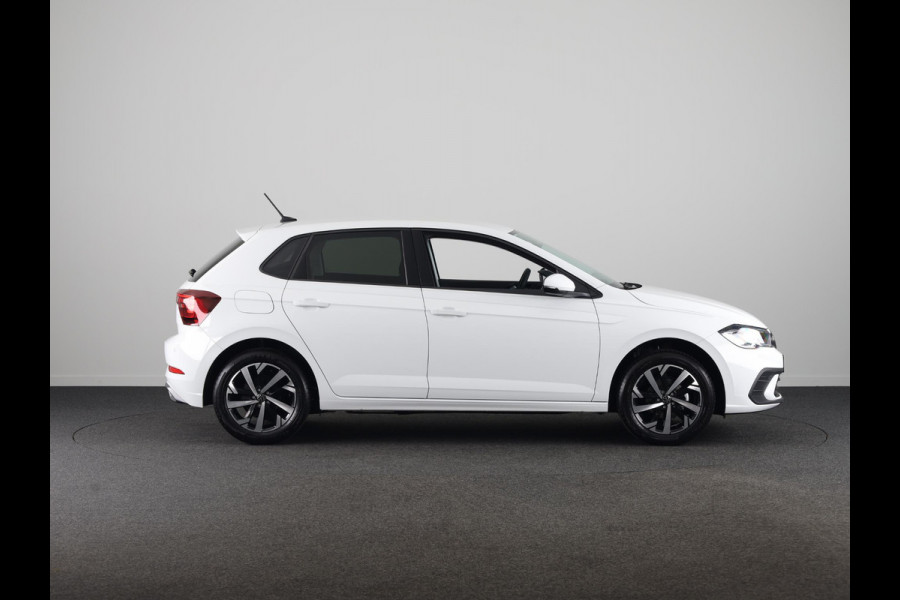 Volkswagen Polo GP Life Edition 1.0 95 pk 5 versn. Hand | 15" LM | Stoelverwarming | Camera |