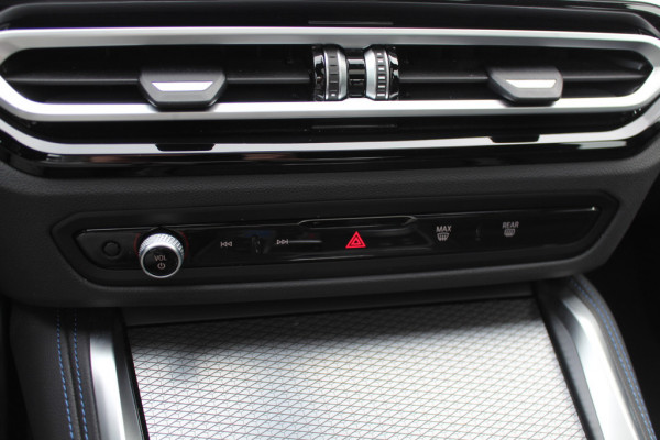 BMW i4 eDrive40 High Executive 84 kWh / Trekhaak / 360Camera / Head-up / Leder / 19'' / Navigatie / Stoelverwarming / DAB / Cruise Control