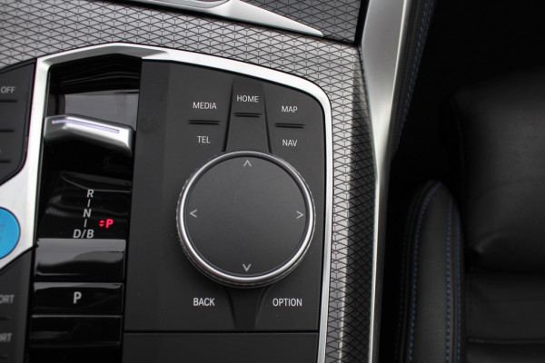 BMW i4 eDrive40 High Executive 84 kWh / Trekhaak / 360Camera / Head-up / Leder / 19'' / Navigatie / Stoelverwarming / DAB / Cruise Control