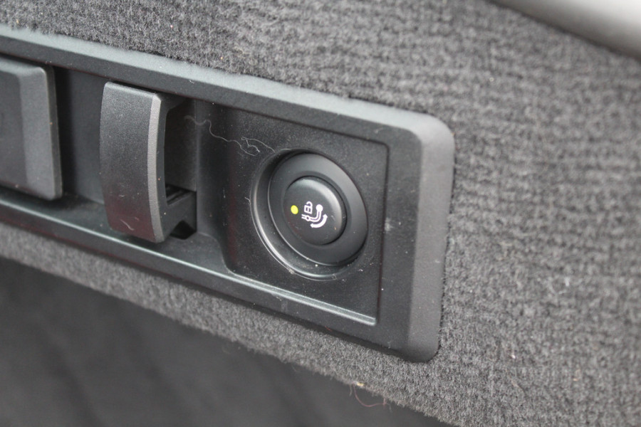 BMW i4 eDrive40 High Executive 84 kWh / Trekhaak / 360Camera / Head-up / Leder / 19'' / Navigatie / Stoelverwarming / DAB / Cruise Control