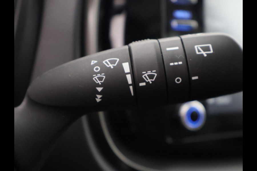 Toyota Aygo X 1.0 VVT-i MT Play Bi-Tone | Apple Carplay & AndroidAUTO | Camera | Privacy Glass |