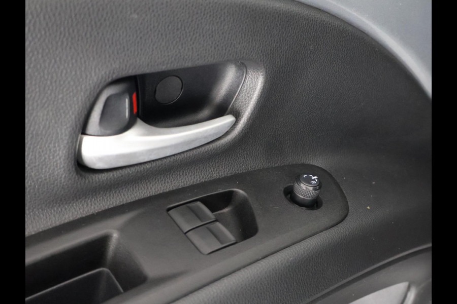 Toyota Aygo X 1.0 VVT-i MT Play Bi-Tone | Apple Carplay & AndroidAUTO | Camera | Privacy Glass |